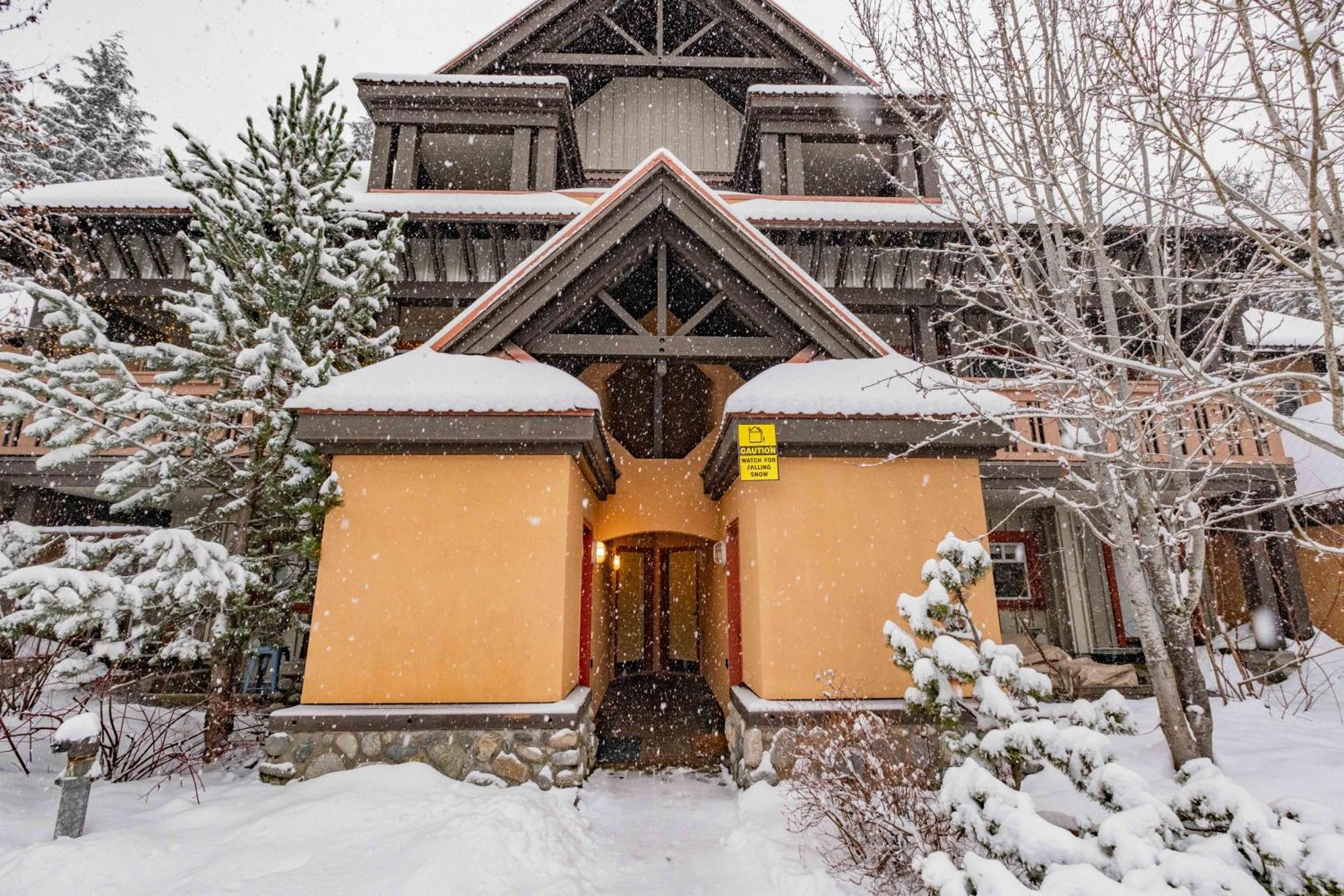 Sunpath By Outpost Whistler Vila Exterior foto